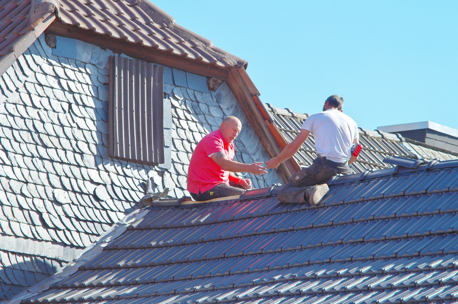 Should You Fix the Roof Before Requesting an Offer
