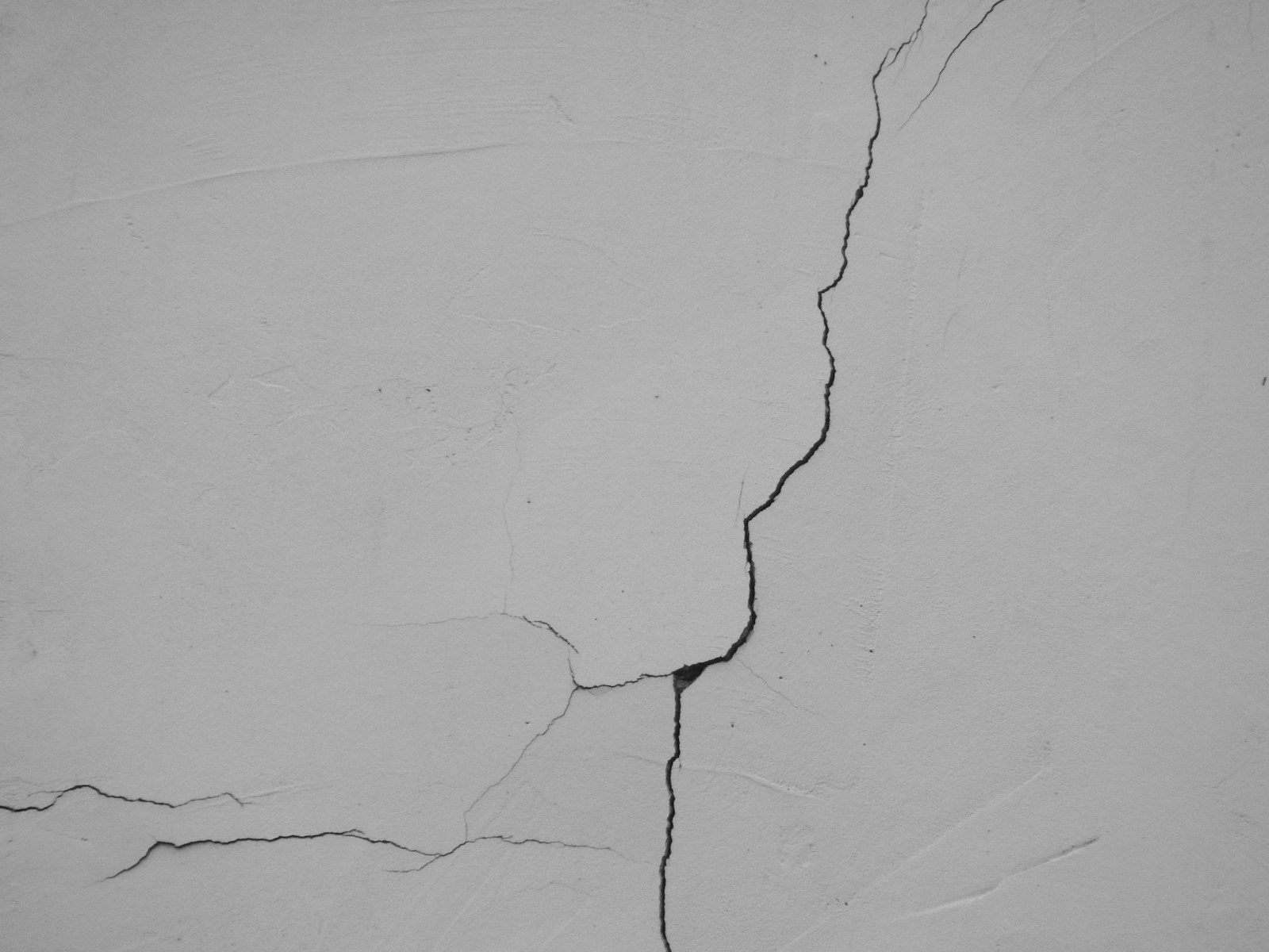 What Cracked Stucco Actually Signals to a Buyer